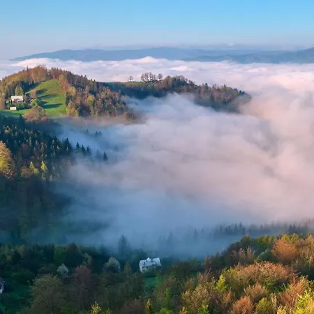 Utulna V Beskydech S Krbem A Vyhledy Lodge Hrádek