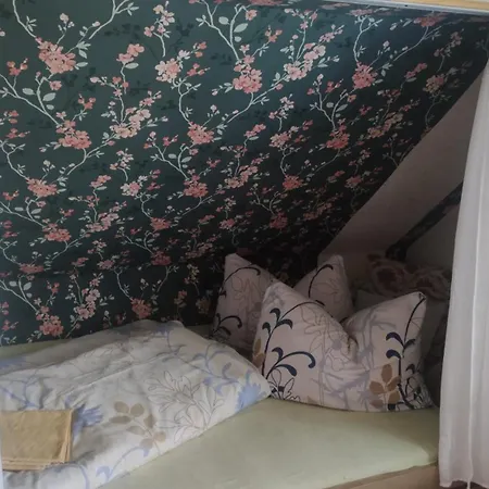 Utulna V Beskydech S Krbem A Vyhledy Lodge