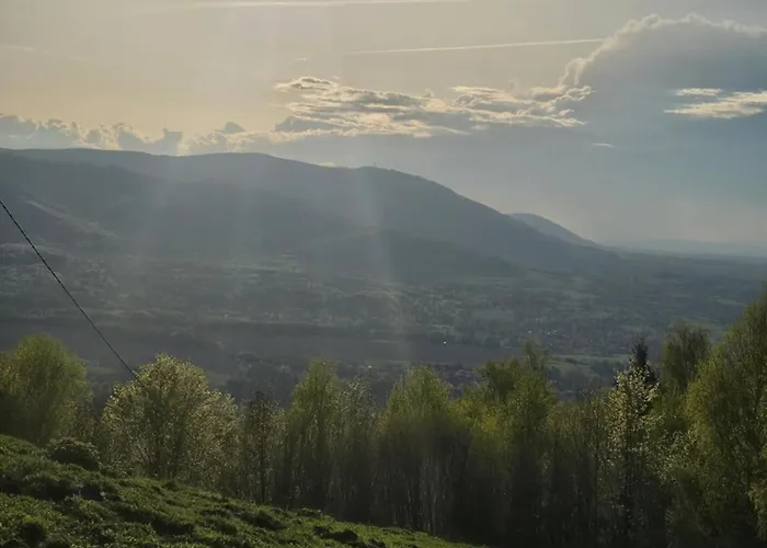 Utulna Chalupa V Beskydech S Krbem A Vyhledy Hrádek